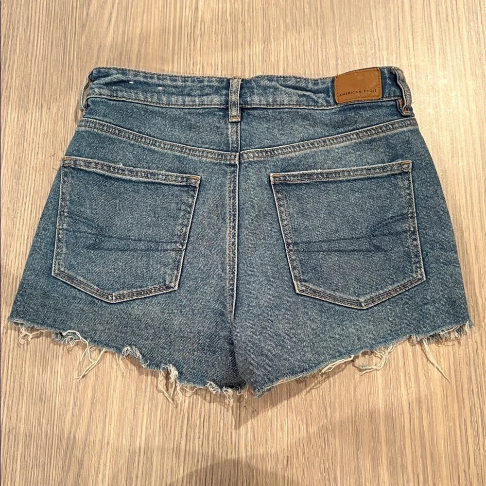 American Eagle Distressed Denim Cutoff Shorts Size 6 Raw Hem